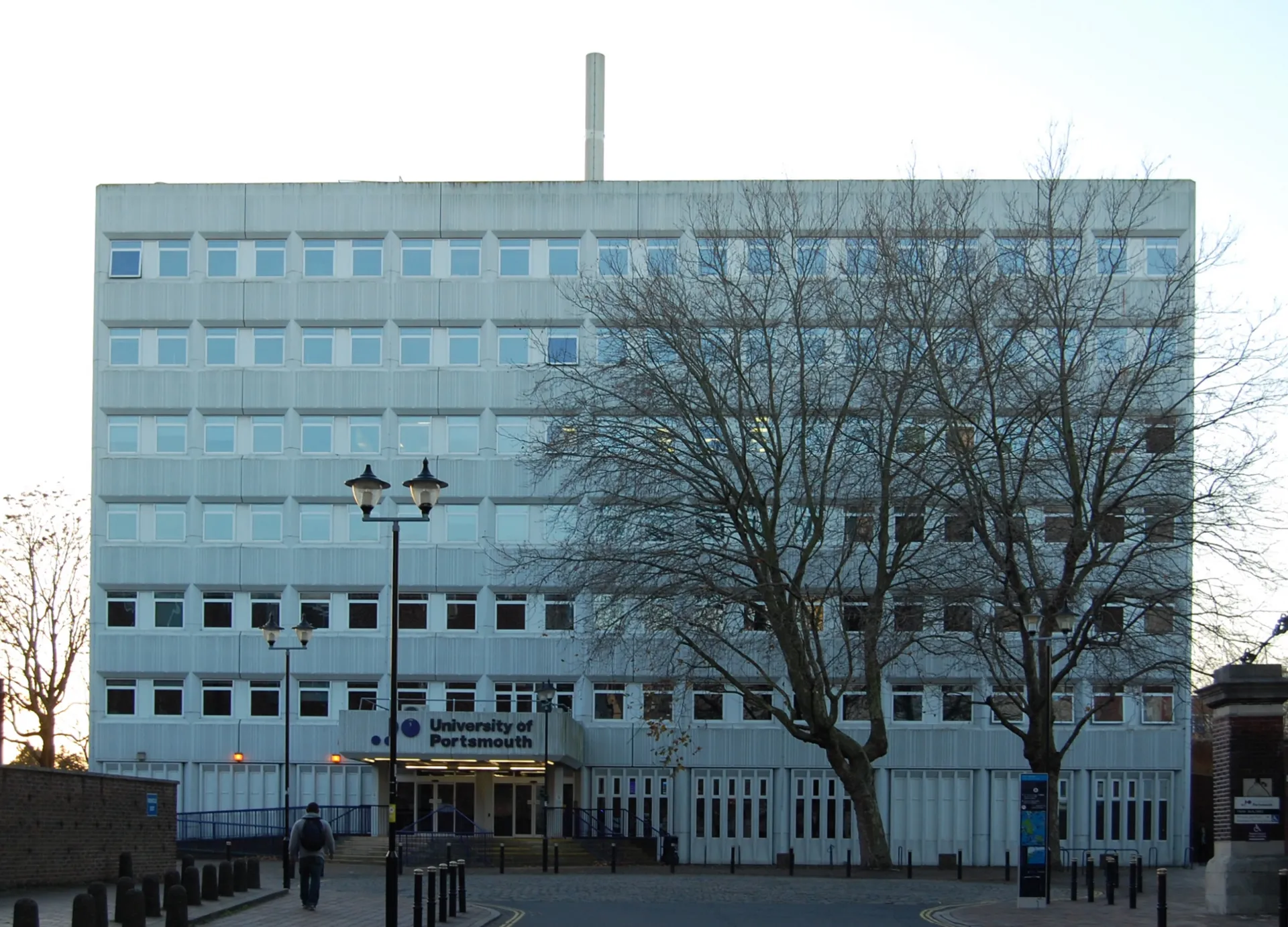 banner University of Portsmouth (via International College Portsmouth)