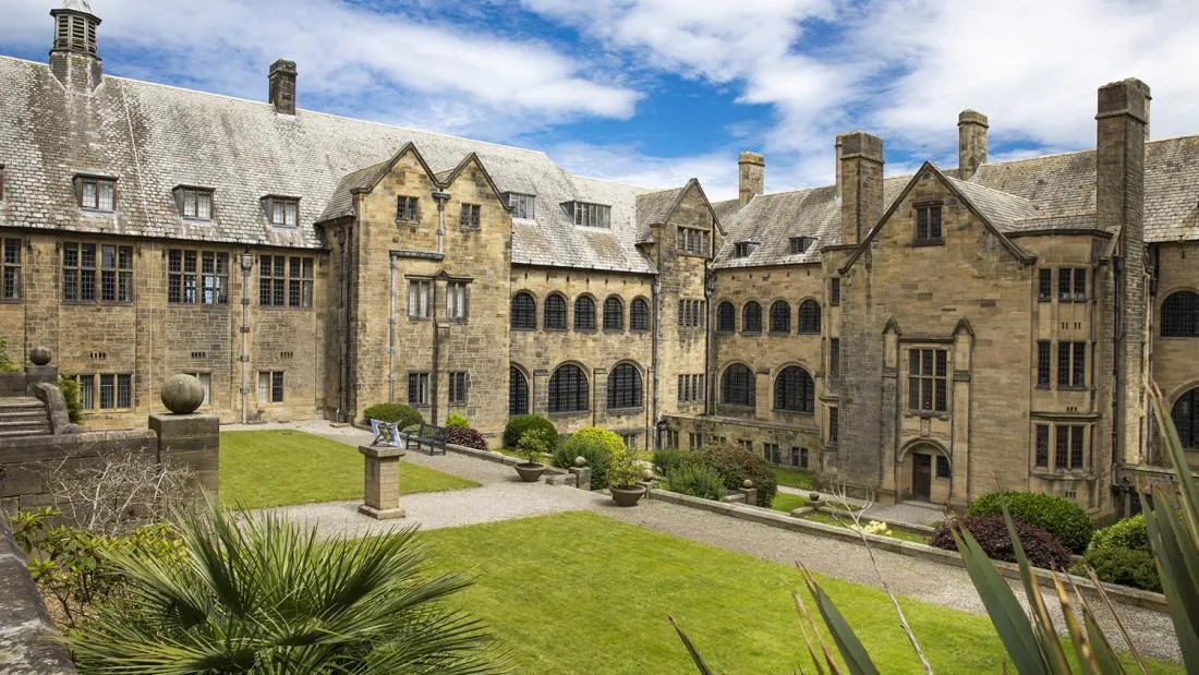 banner Bangor University (via Bangor University International College)